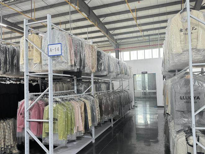 天門服裝創奇跡 五十家企業與四百名主播聯袂，首日帶貨六十萬件激揚二千萬巨潮